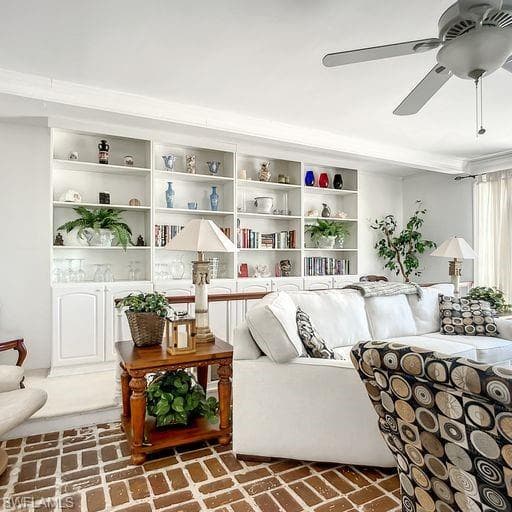 650 S Golf DR, NAPLES FL 34102-26