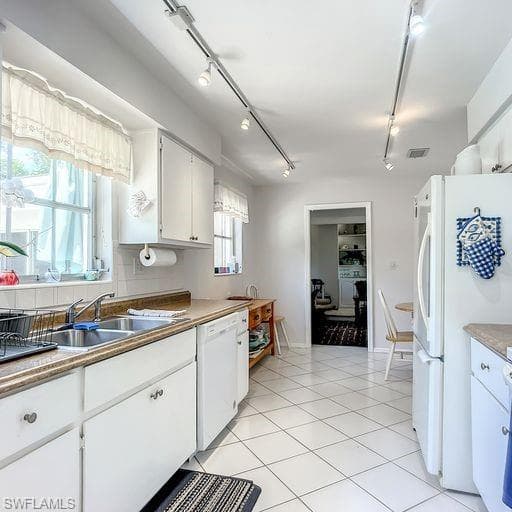 650 S Golf DR, NAPLES FL 34102-16