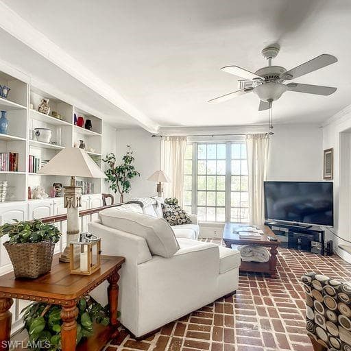 650 S Golf DR, NAPLES FL 34102-25