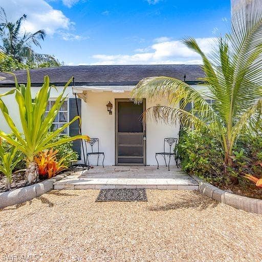 650 S Golf DR, NAPLES FL 34102-6