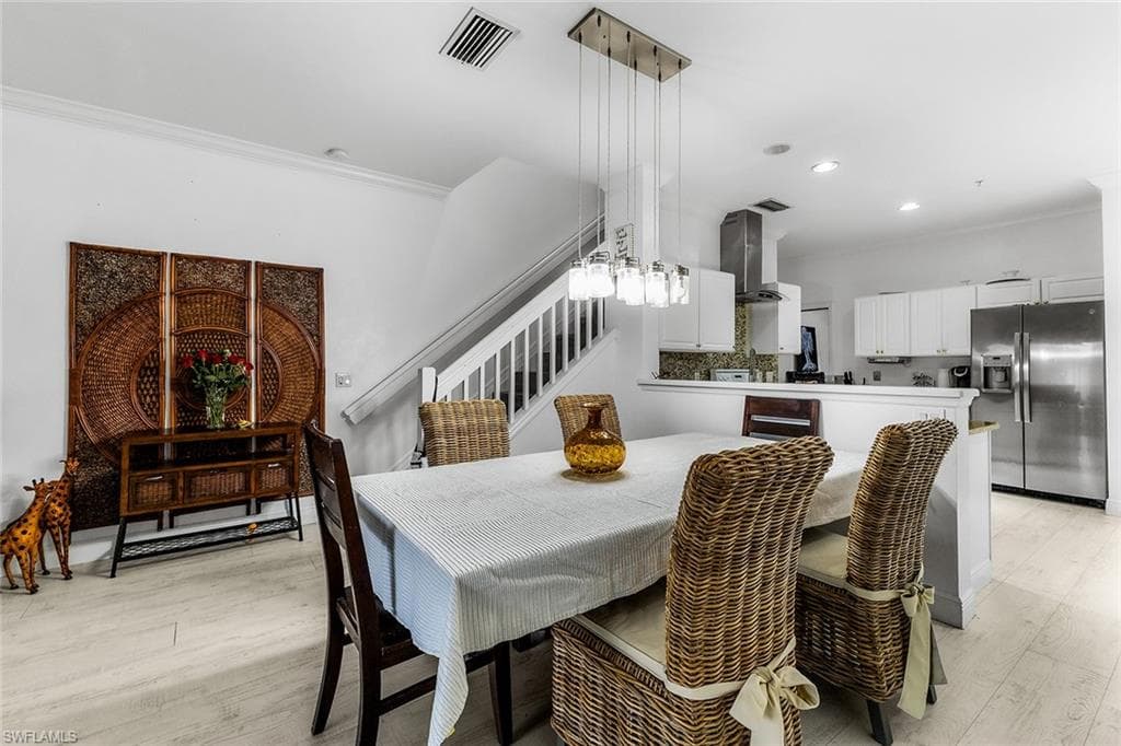 1064 Hampton CIR, NAPLES FL 34105-2