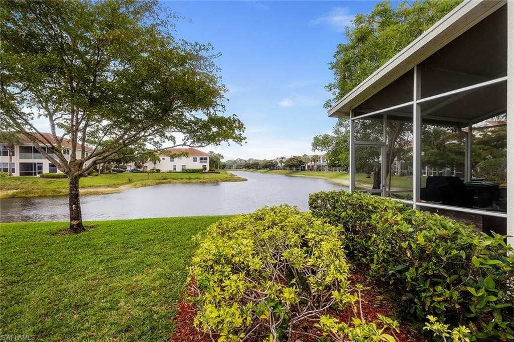 1064 Hampton CIR, NAPLES FL 34105-29