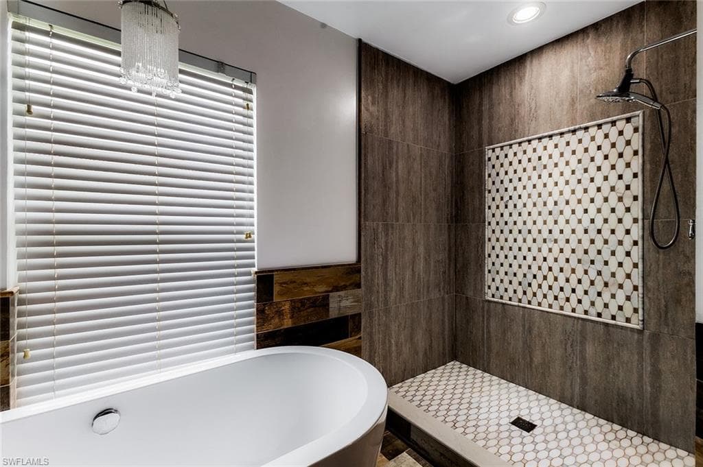 1064 Hampton CIR, NAPLES FL 34105-18