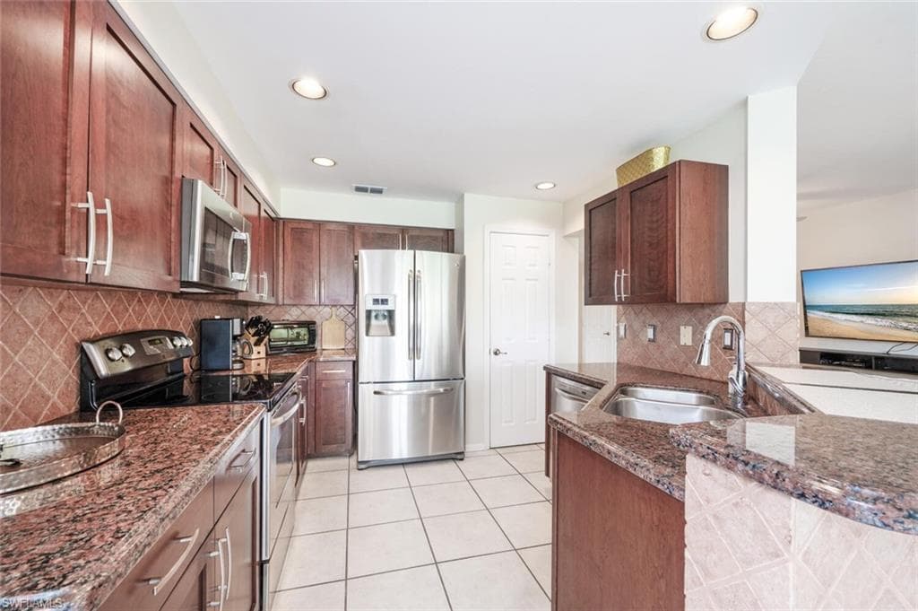 7762 Gardner DR # 102, NAPLES FL 34109-9