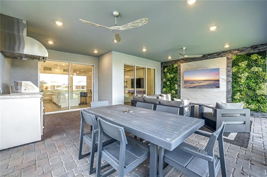 15653 Triesta LN, NAPLES FL 34114-22