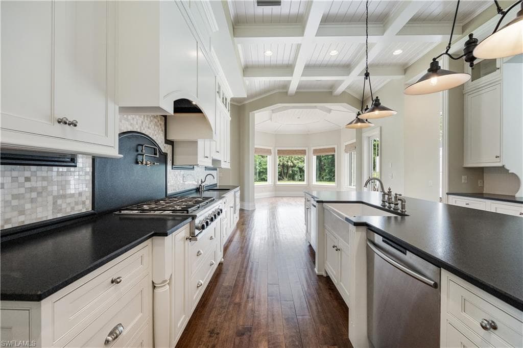 2263 Coach House LN, NAPLES FL 34105-16