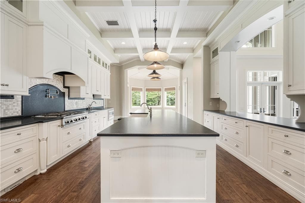 2263 Coach House LN, NAPLES FL 34105-15