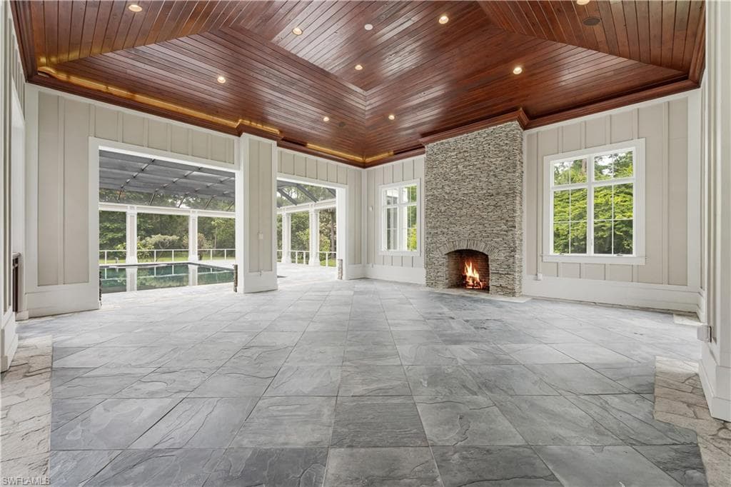 2263 Coach House LN, NAPLES FL 34105-40