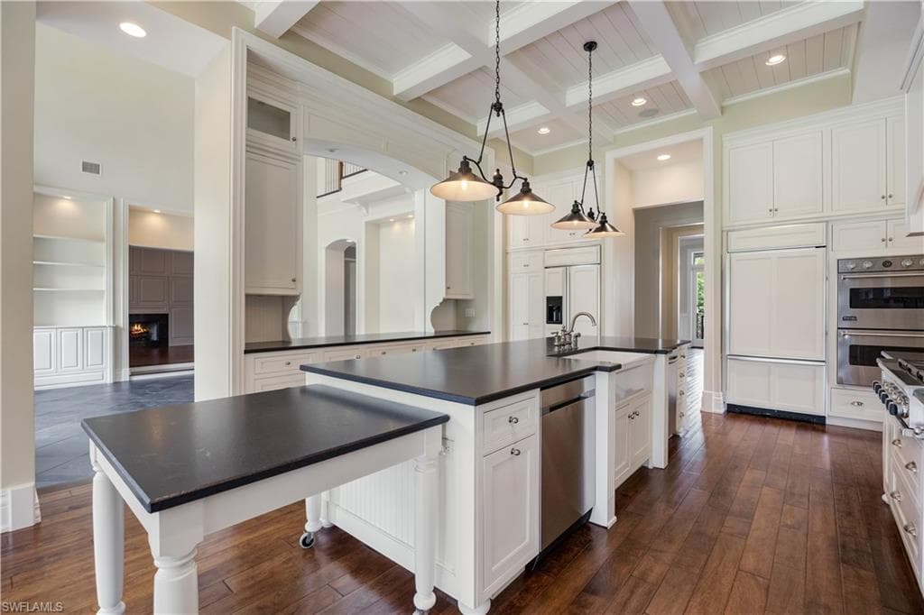 2263 Coach House LN, NAPLES FL 34105-18