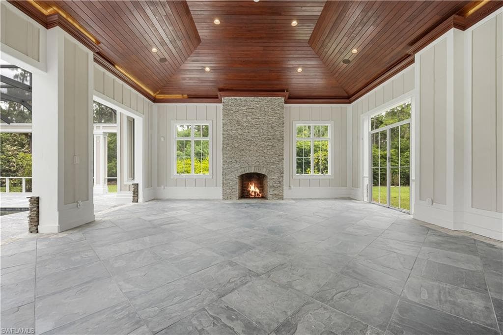 2263 Coach House LN, NAPLES FL 34105-39