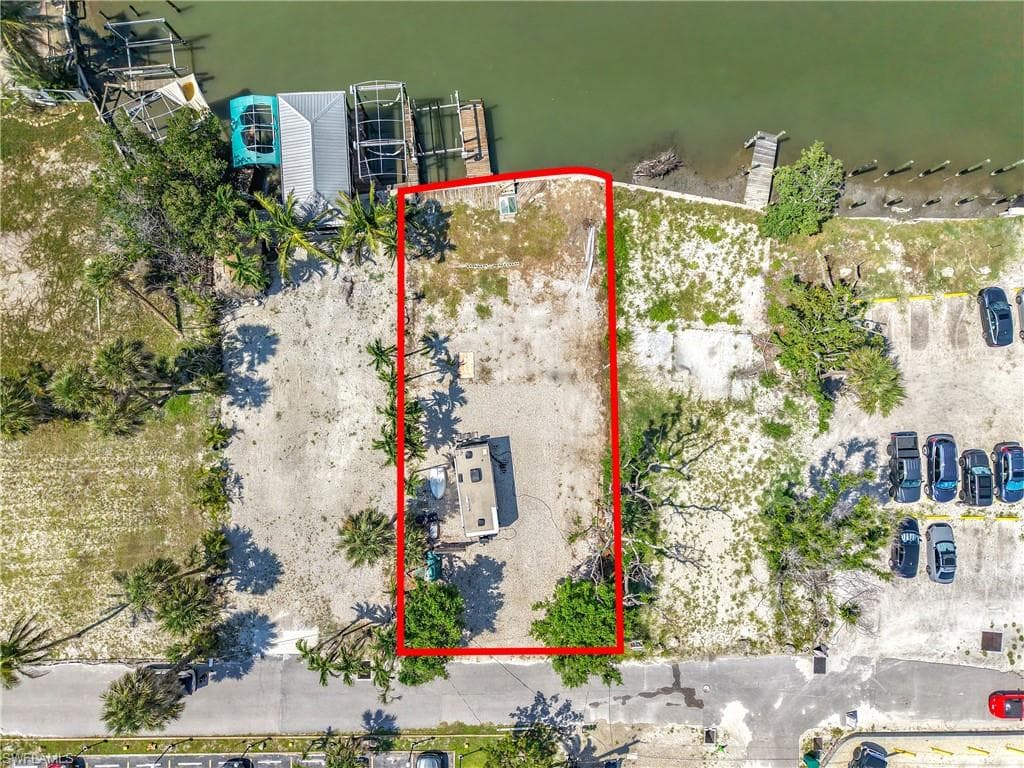 1339 Santos RD, FORT MYERS BEACH FL 33931-2