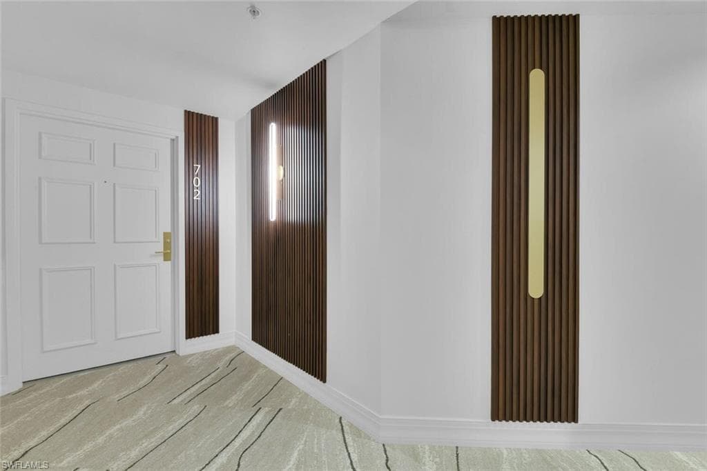 435 Dockside DR # B702, NAPLES FL 34110-1