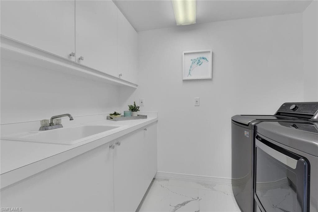 435 Dockside DR # B702, NAPLES FL 34110-25