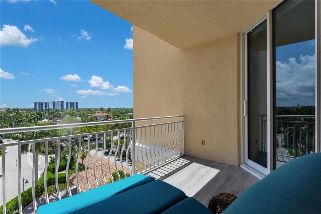 435 Dockside DR # B702, NAPLES FL 34110-23