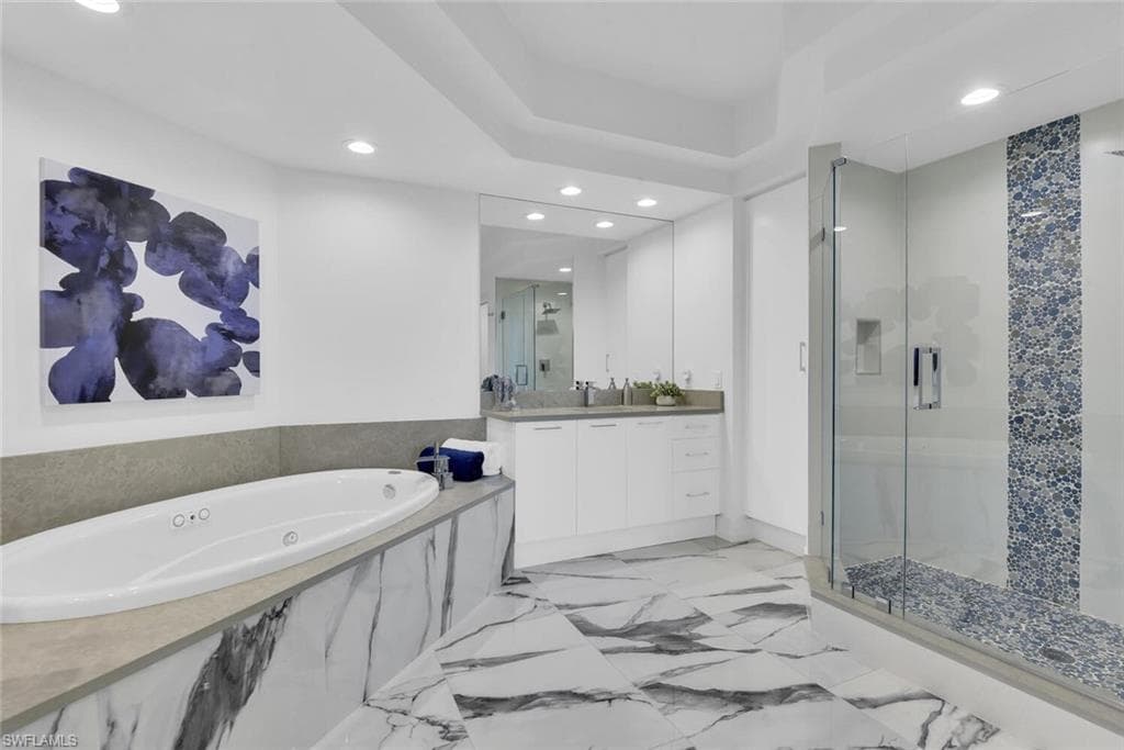 435 Dockside DR # B702, NAPLES FL 34110-14