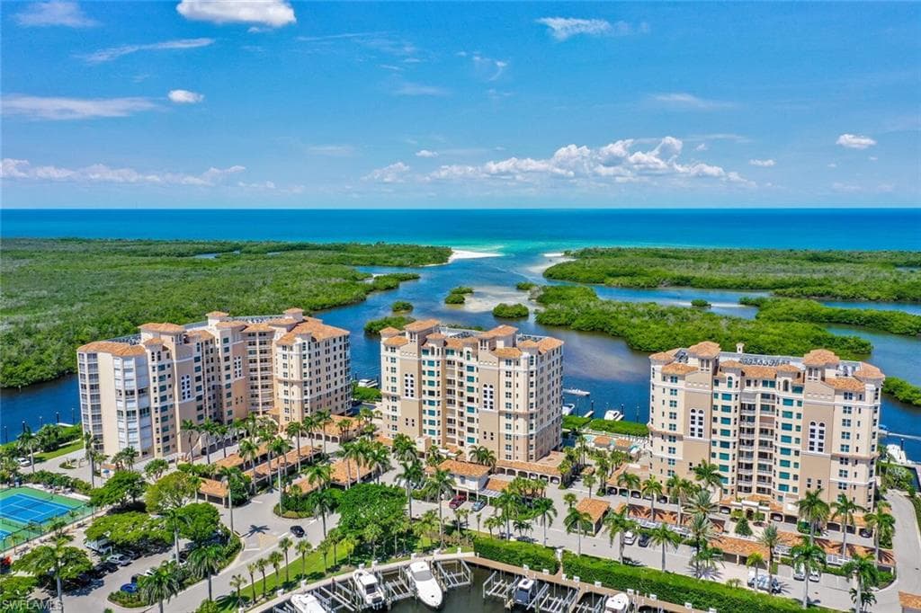 435 Dockside DR # B702, NAPLES FL 34110-30