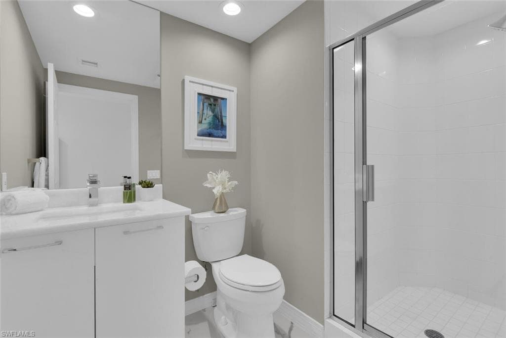 435 Dockside DR # B702, NAPLES FL 34110-24