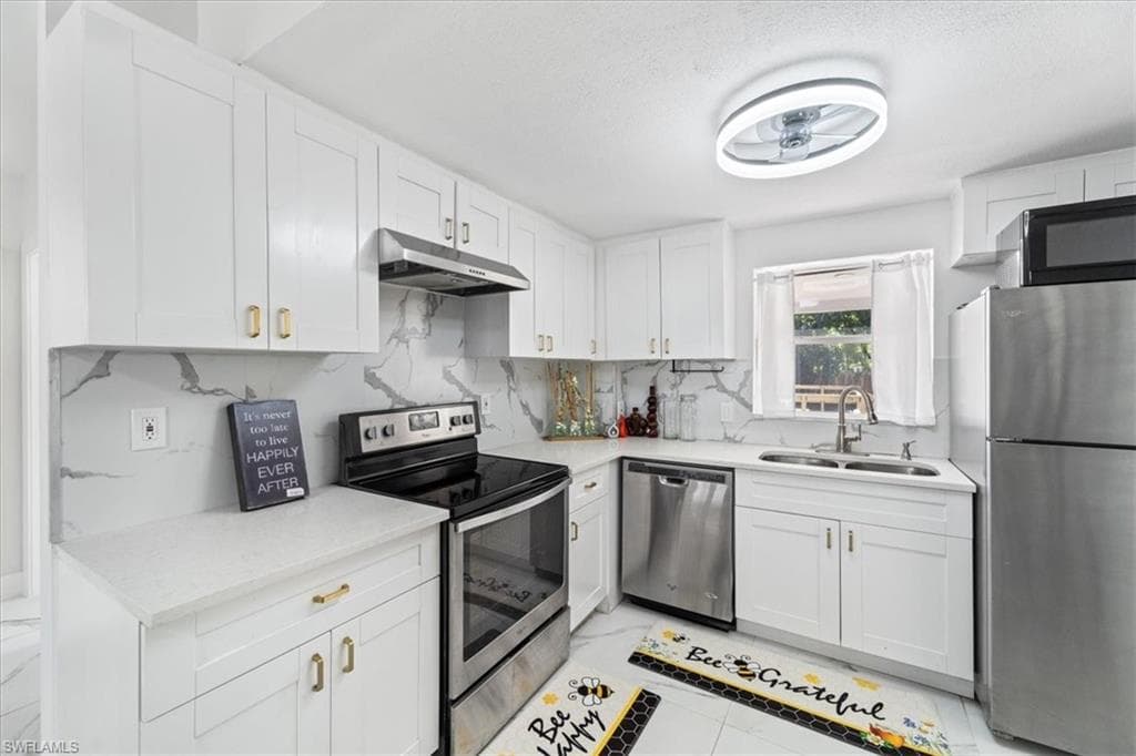 3064 Connecticut AVE, NAPLES FL 34112-8