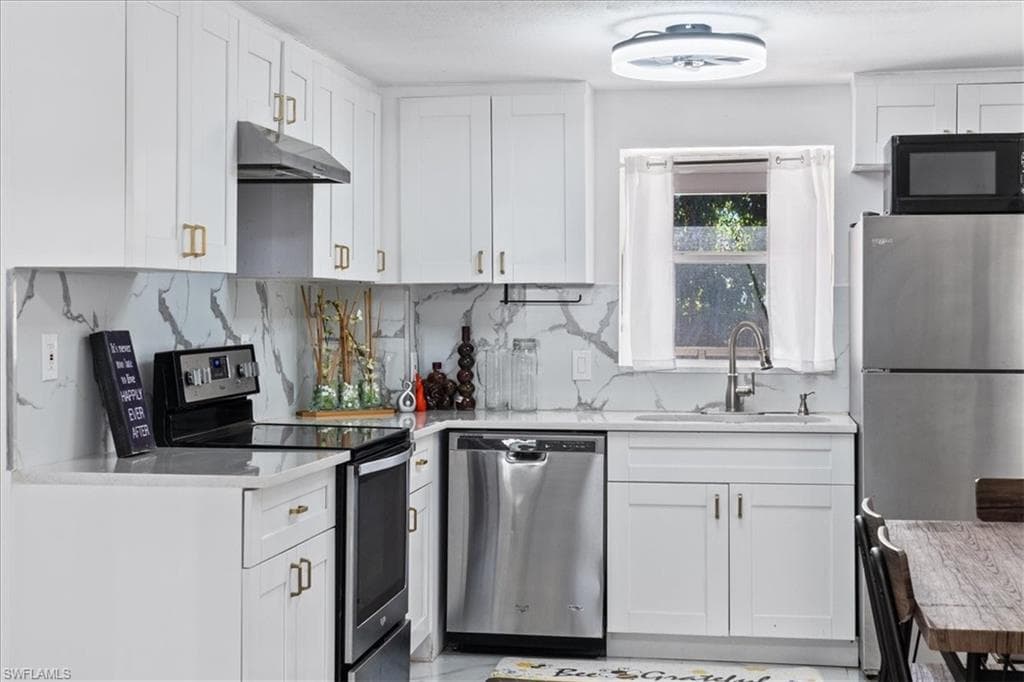 3064 Connecticut AVE, NAPLES FL 34112-9