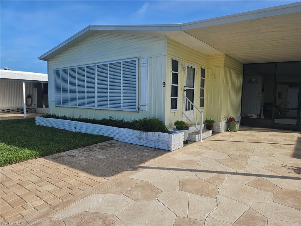 9 Amethyst AVE # 9A, NAPLES FL 34114-1