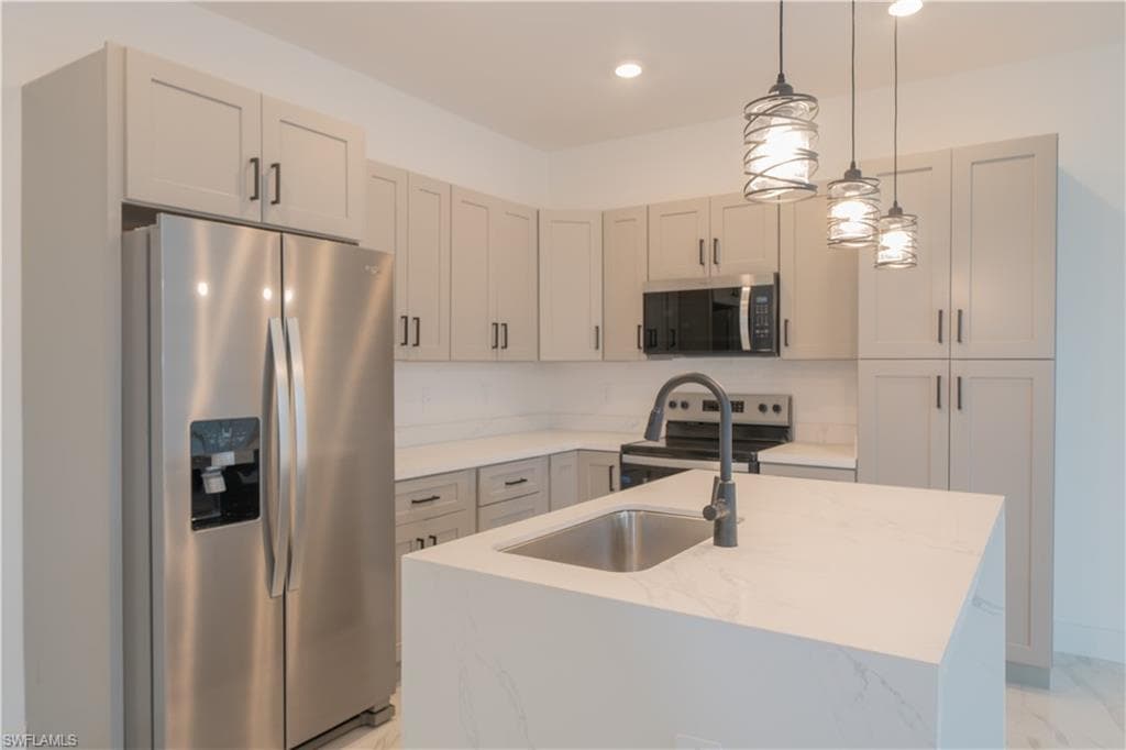 2045 Carver AVE, FORT MYERS FL 33916-5