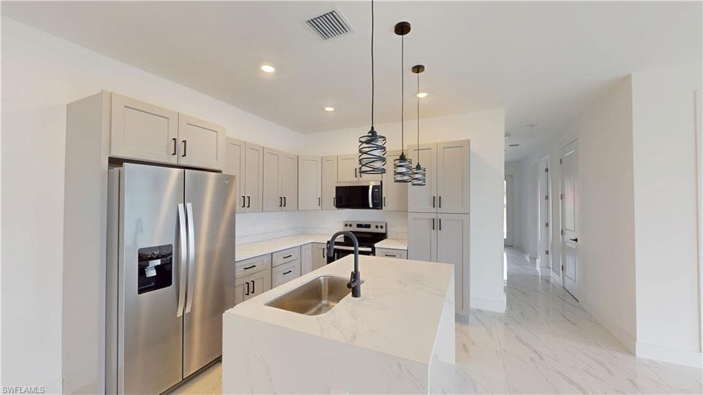 2045 Carver AVE, FORT MYERS FL 33916-31