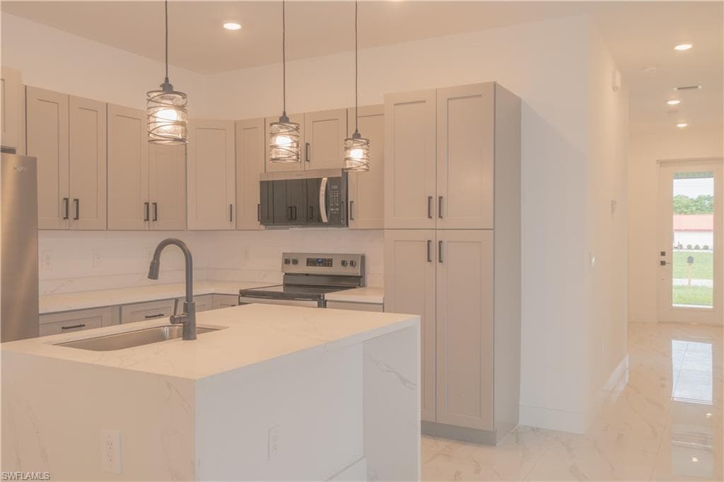 2045 Carver AVE, FORT MYERS FL 33916-27