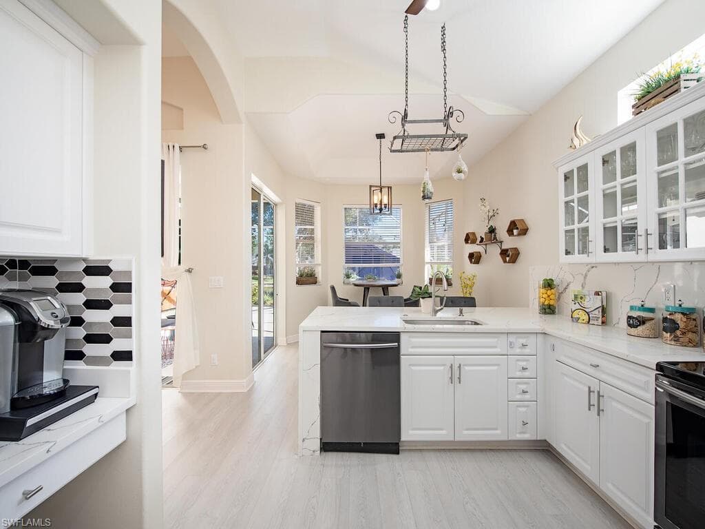 8098 Tauren CT, NAPLES FL 34119-8