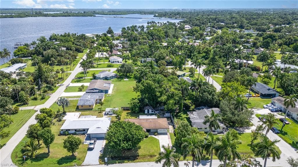 319 Arlington AVE, FORT MYERS FL 33905-29