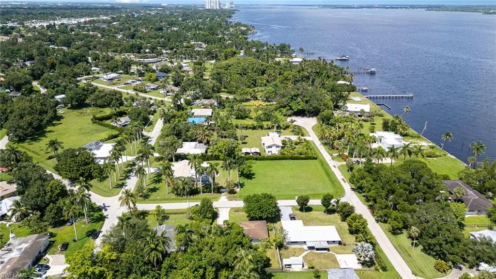 319 Arlington AVE, FORT MYERS FL 33905-32