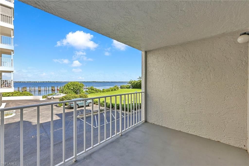 2885 Palm Beach BLVD # 101, FORT MYERS FL 33916-5
