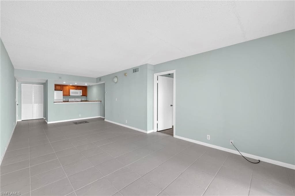 2885 Palm Beach BLVD # 101, FORT MYERS FL 33916-7