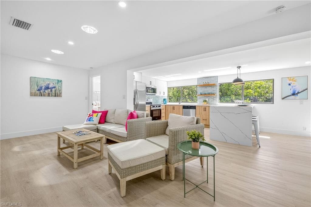 1105 Skiff PL, SANIBEL FL 33957-2