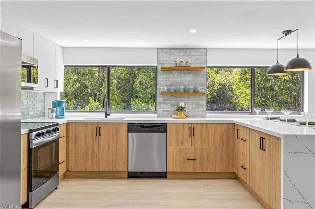 1105 Skiff PL, SANIBEL FL 33957-9