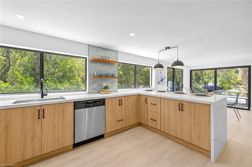 1105 Skiff PL, SANIBEL FL 33957-10