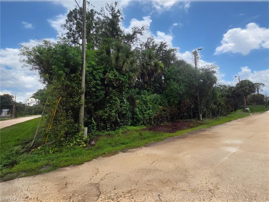 520 Santa Cruz ST, NORTH FORT MYERS FL 33903-2