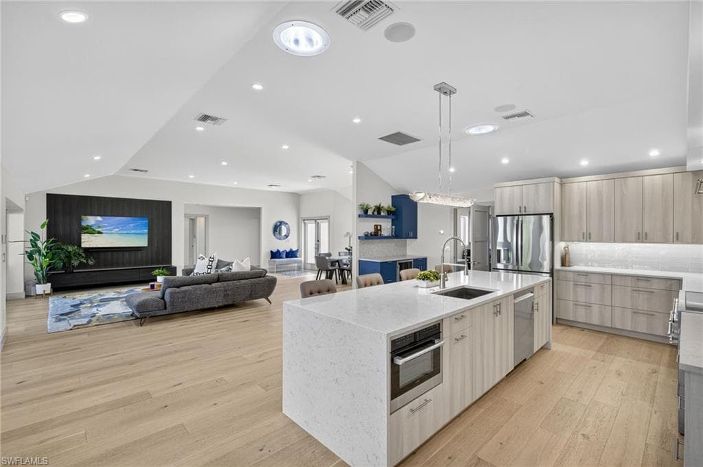5215 SEASHELL AVE-3
