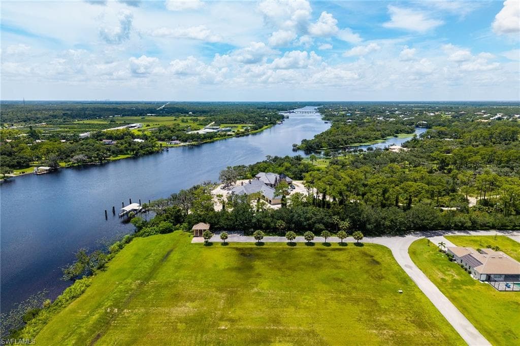 17190 Serengeti CIR, ALVA FL 33920-40