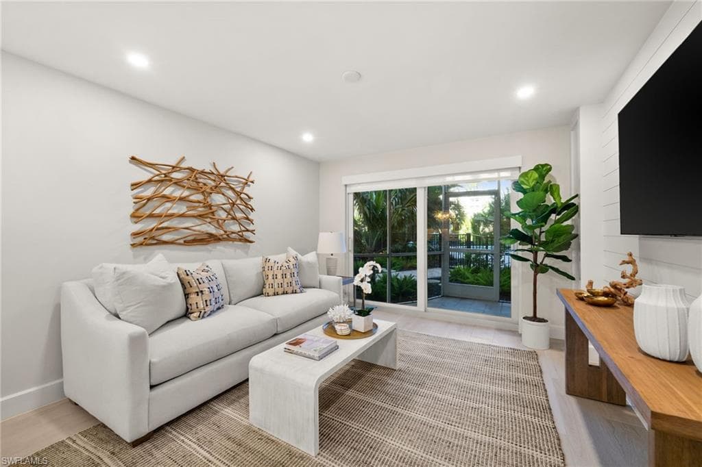 1300 Gulf Shore BLVD N 109-15