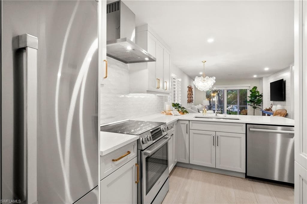 1300 Gulf Shore BLVD N 109-6
