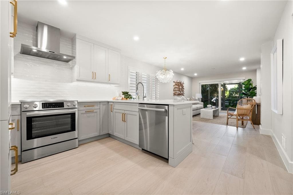 1300 Gulf Shore BLVD N 109-4