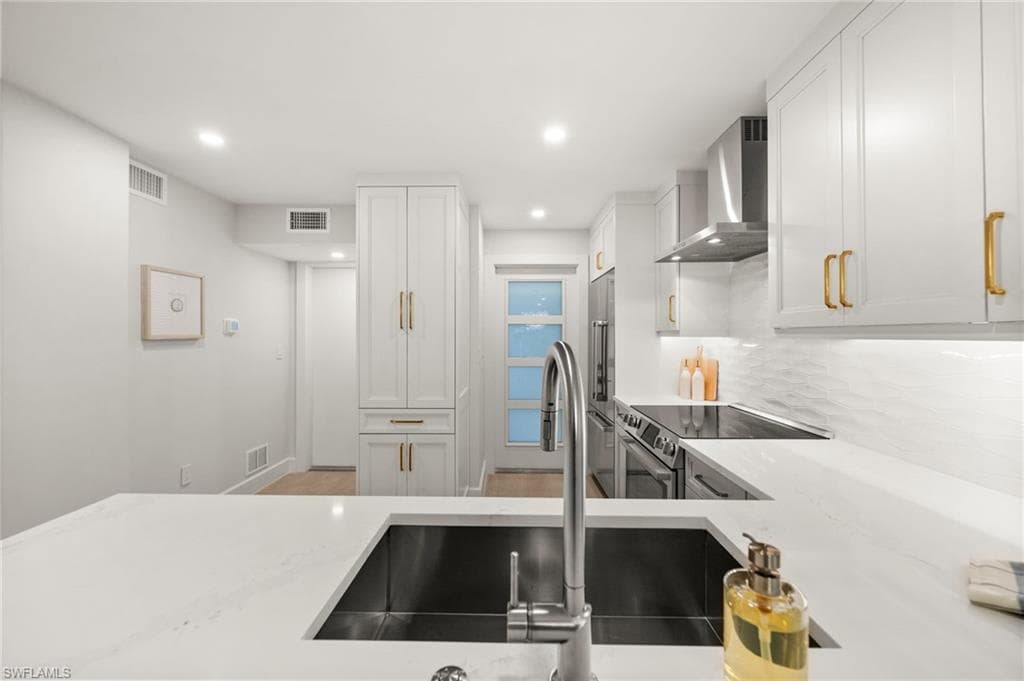 1300 Gulf Shore BLVD N 109-8