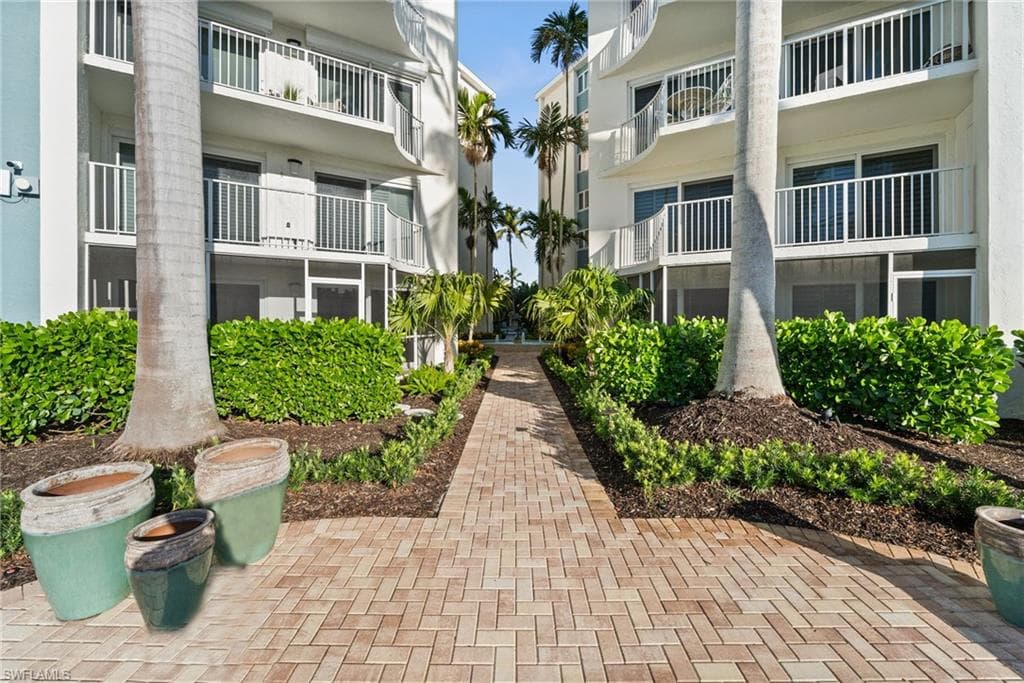 1300 Gulf Shore BLVD N 109-32