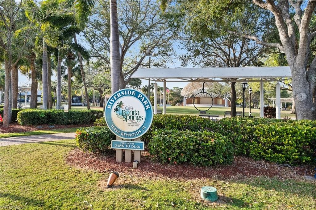 10451 Shangri La RD, BONITA SPRINGS FL 34135-9