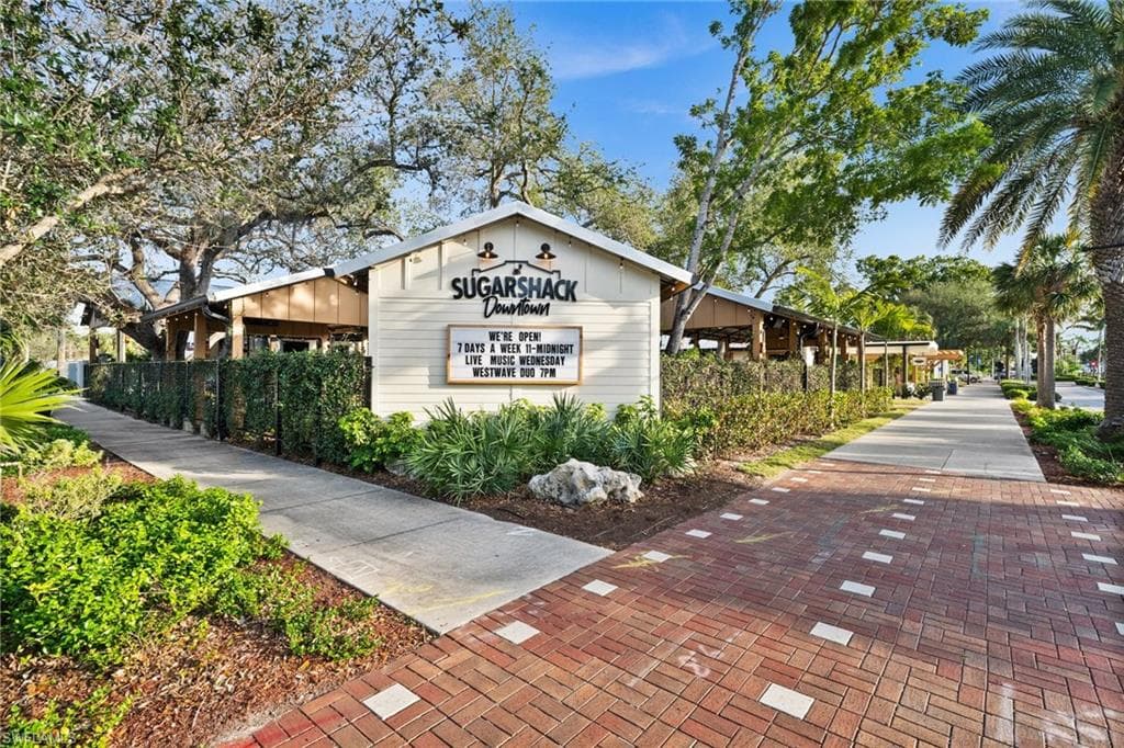 10451 Shangri La RD, BONITA SPRINGS FL 34135-6