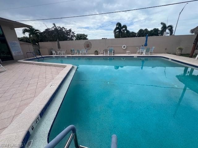 519 Riviera BLVD E, NAPLES FL 34112-21