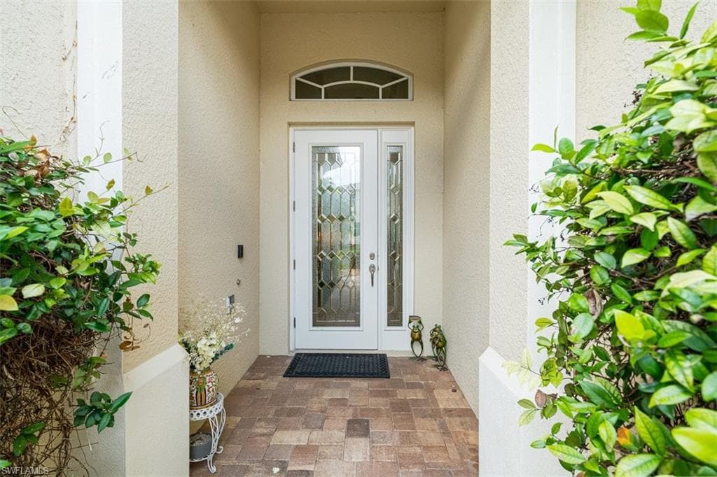 7655 Martino CIR, NAPLES FL 34112-3