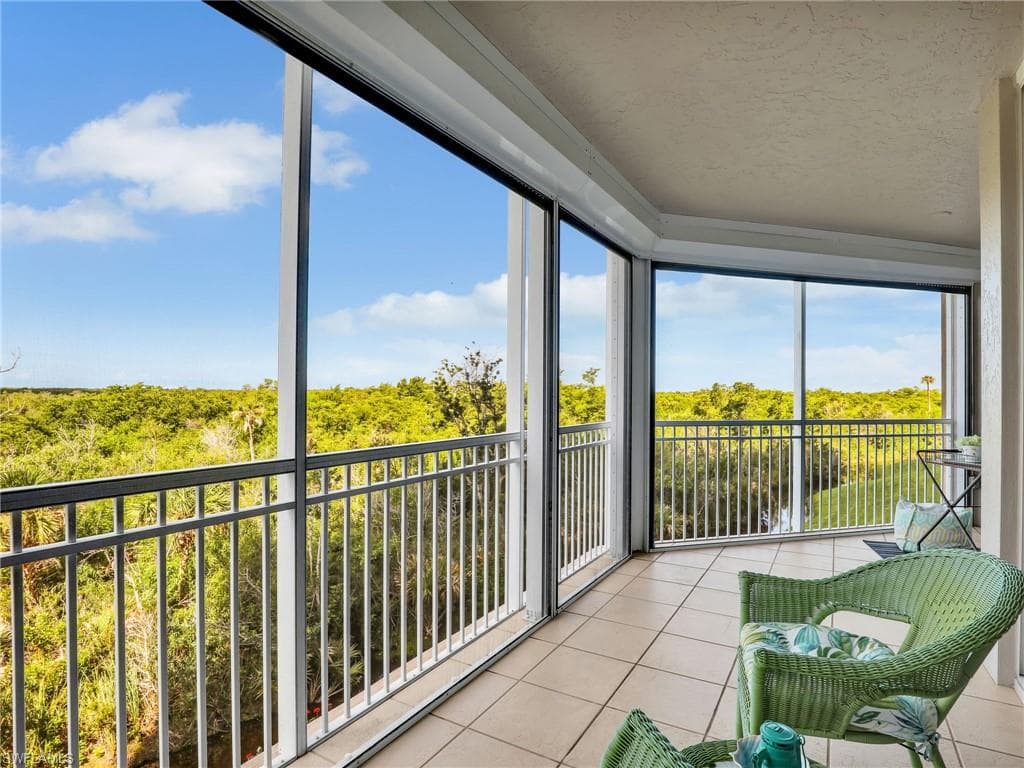 1001 Arbor Lake DR # 102, NAPLES FL 34110-19