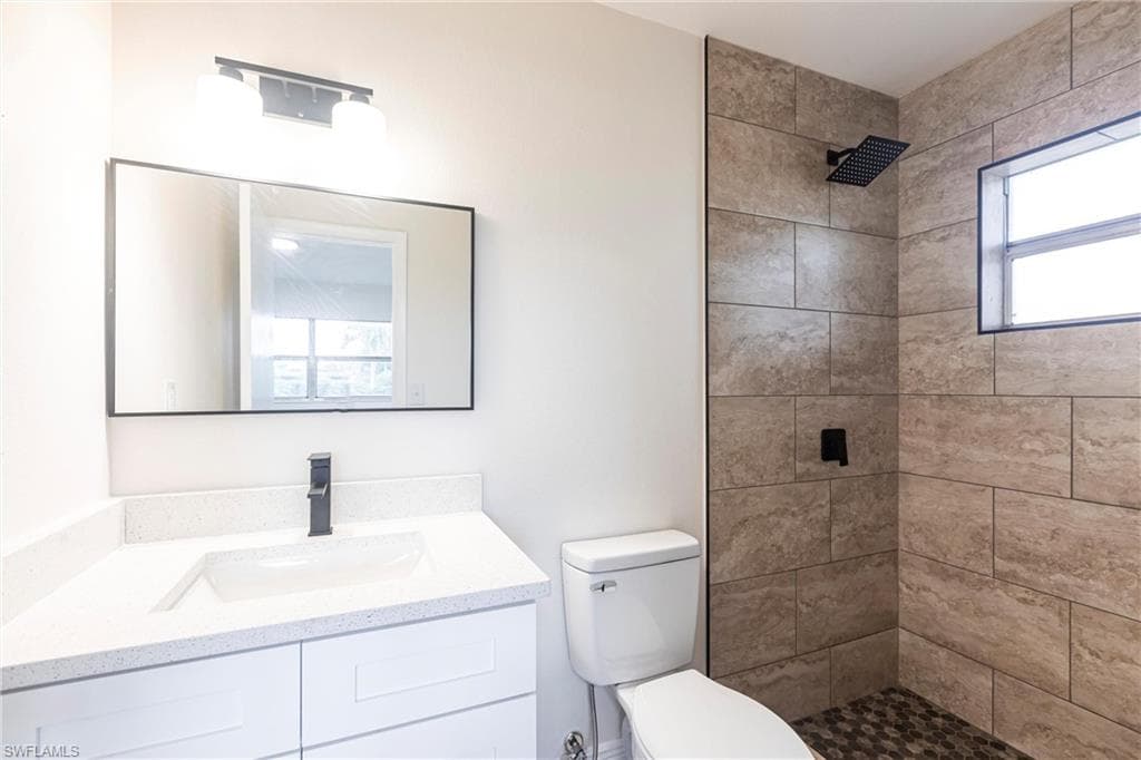 818 Gardenside CT, LEHIGH ACRES FL 33936-21
