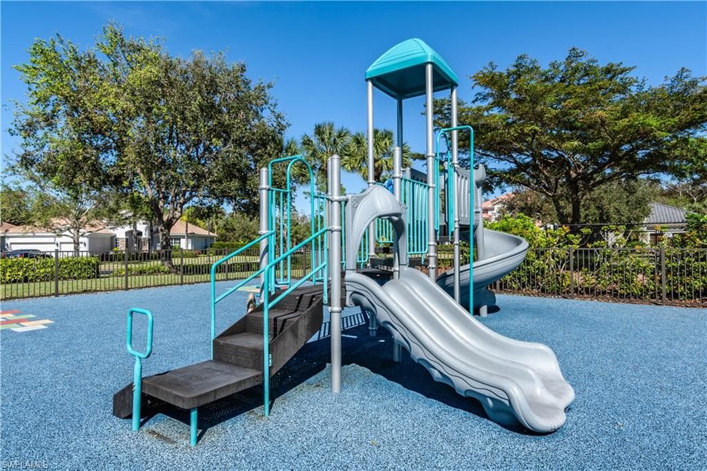 16144 Parque LN, NAPLES FL 34110-43
